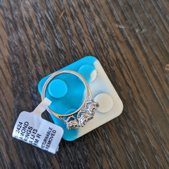 Ring - Picture 2 of 7